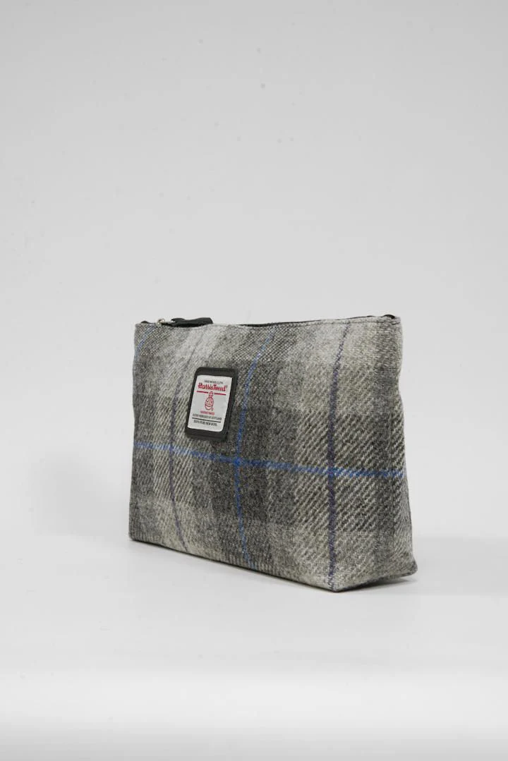 Harris Tweed Toiletries Bag - A0187 Black Leather - Image 2