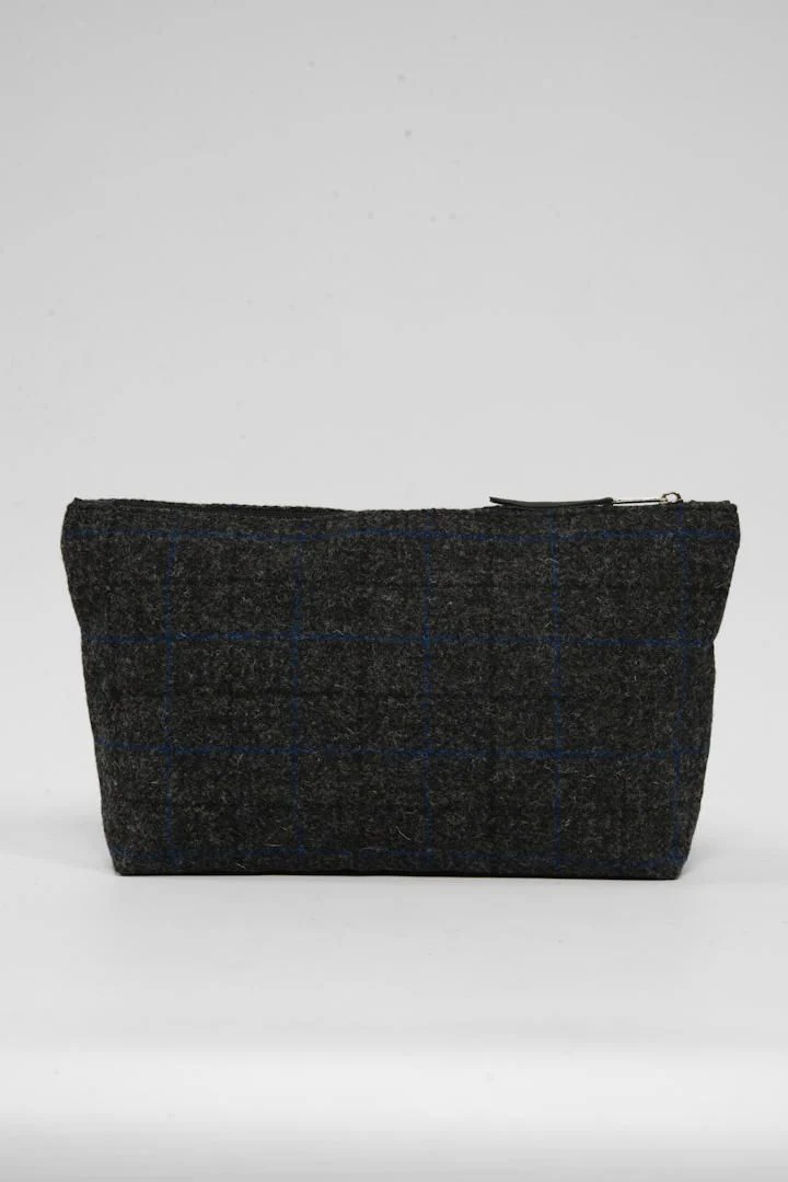 Harris Tweed Toiletries Bag - A0255 Black Leather - Image 3