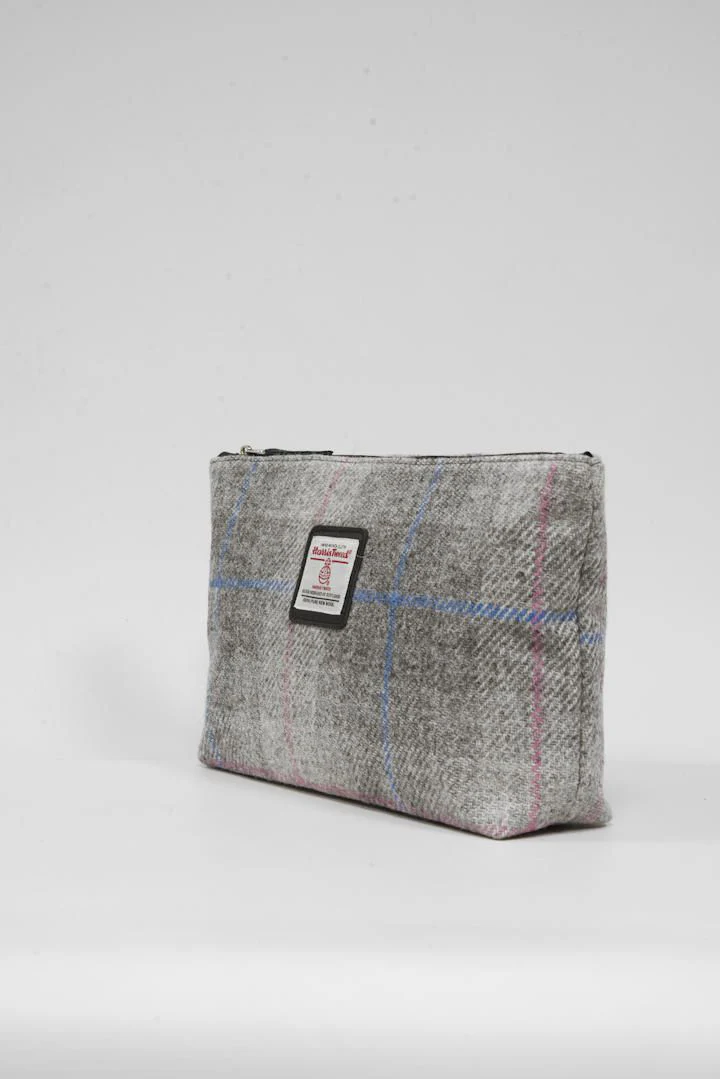 Harris Tweed Toiletries Bag - A095 Black Leather - Image 2