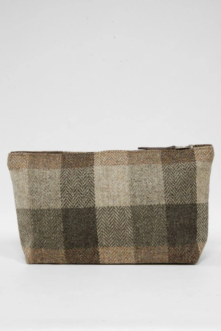 Harris Tweed Toiletries Bag - HB155 Brown Leather - Image 3